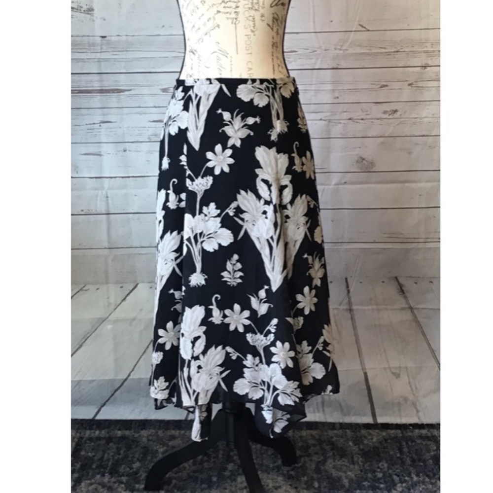 ANN TAYLOR‎ LOFT skirt floral a-line black & white sz 4